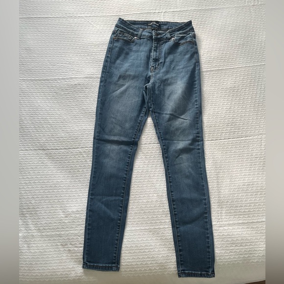 FASHION NOVA stretch jeans - Picture 2 of 4